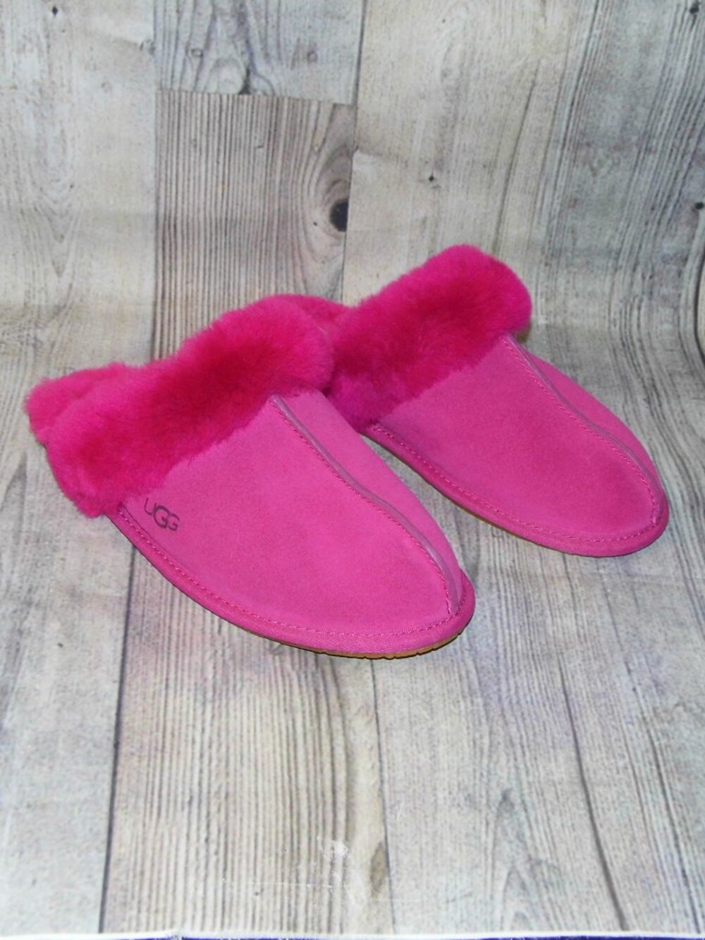 UGG Scuffette II Fuchsia Sheepskin Slippers Womens Size 7